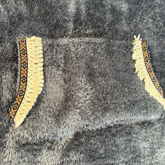 Natural Life Oversized Blanket Hoodie Pullover Gray Fringe Trim Teddy One Size - Picture 9 of 12
